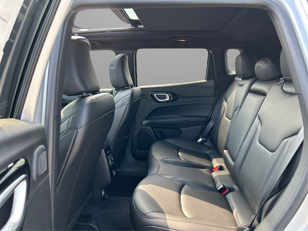 2025 Jeep Compass Limited photo 10