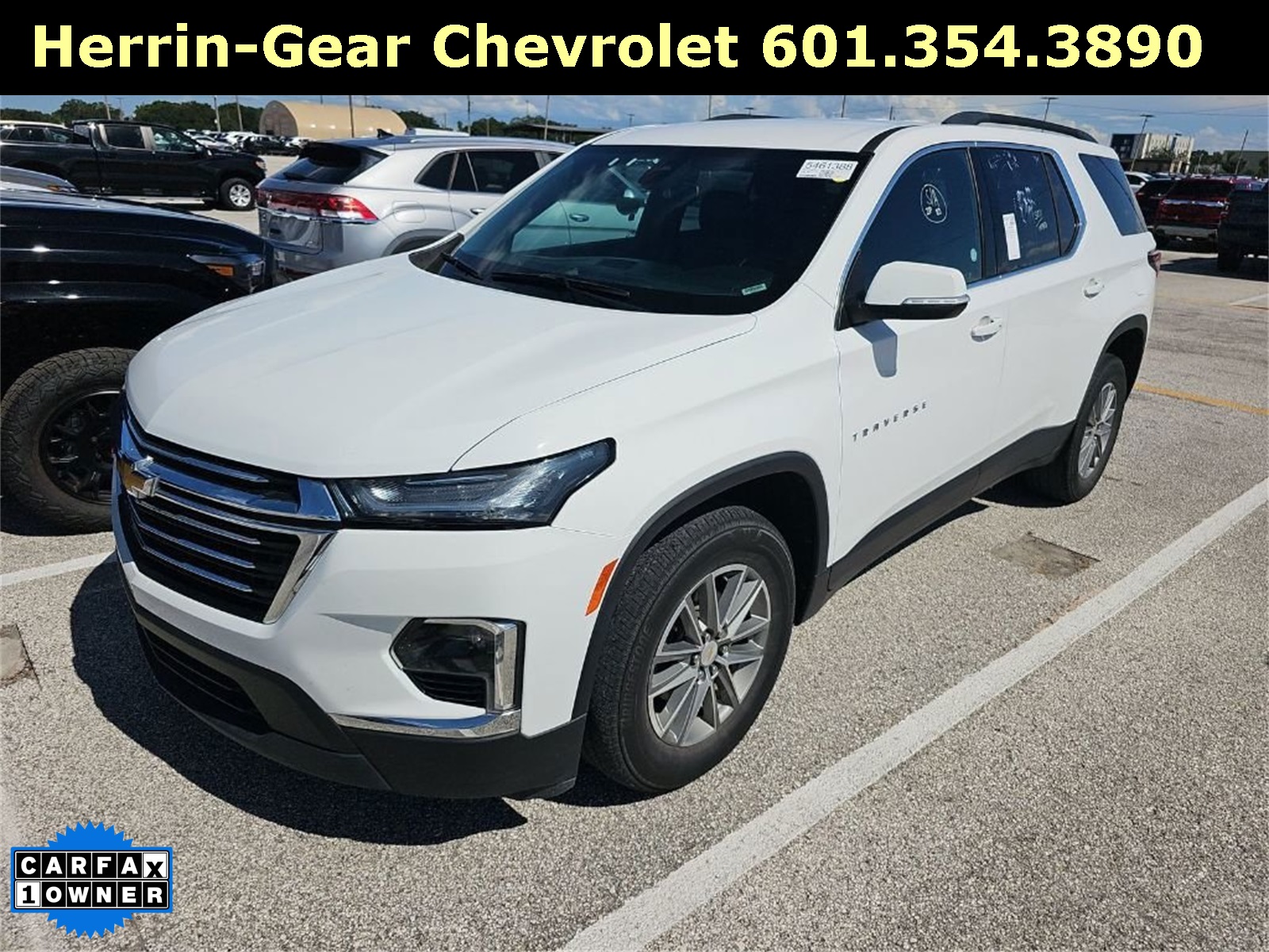 2023 Chevrolet Traverse photo 2