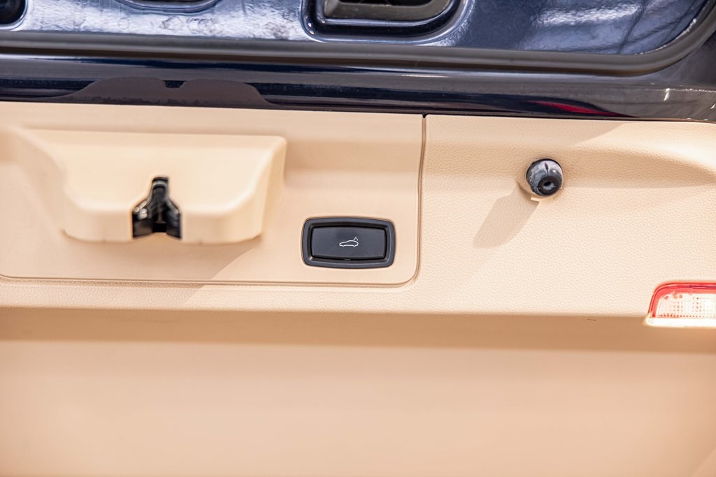 2016 PORSCHE PANAMERA - Image 17