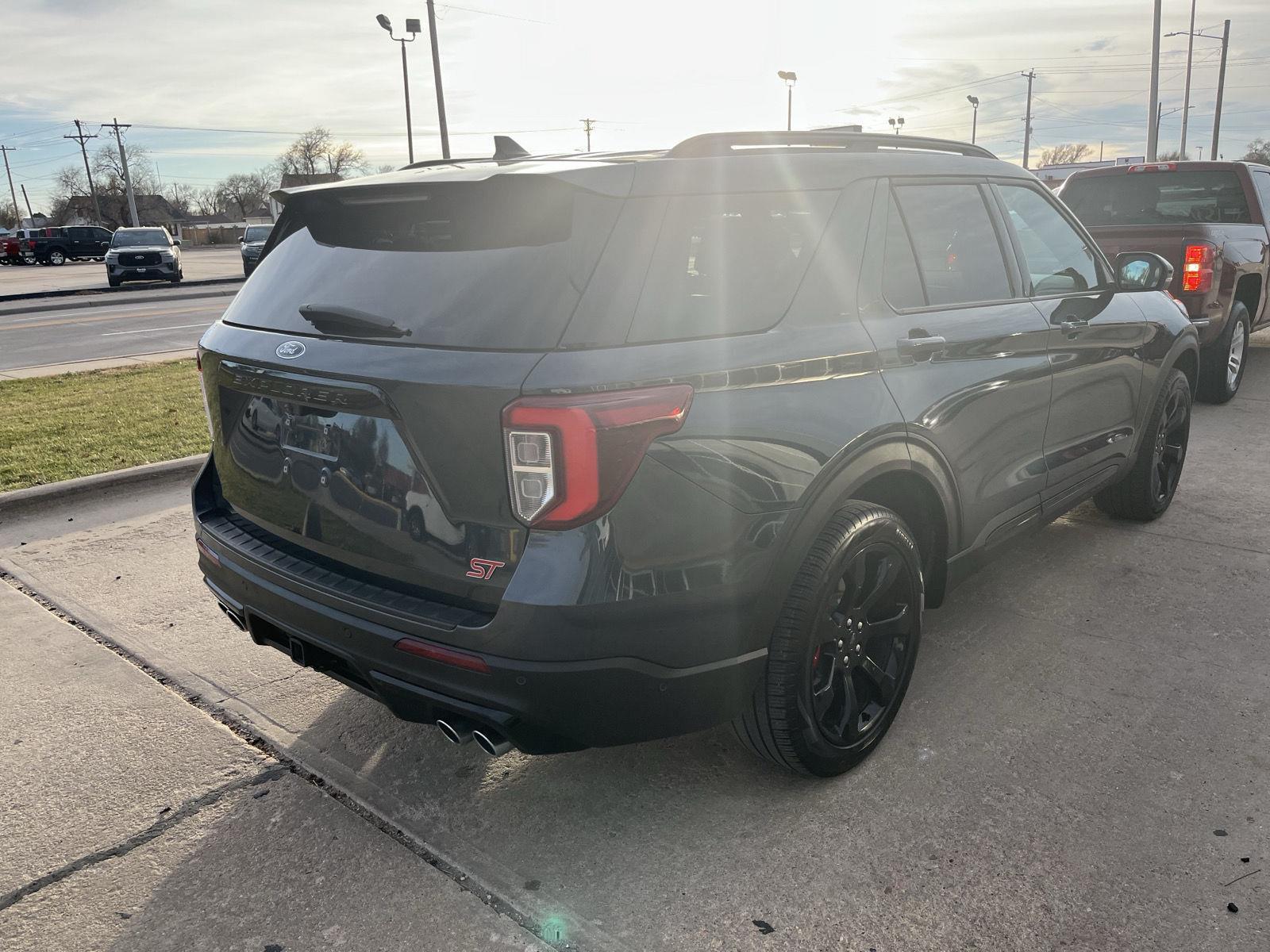 2022 Ford Explorer ST photo 2