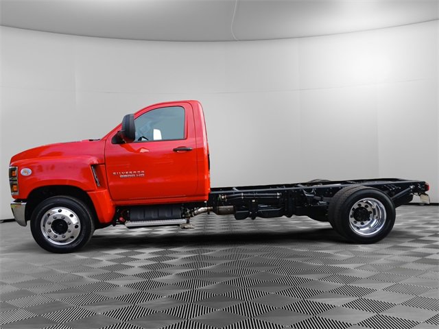 2024 Chevrolet Silverado 5500HD Work Truck photo 2