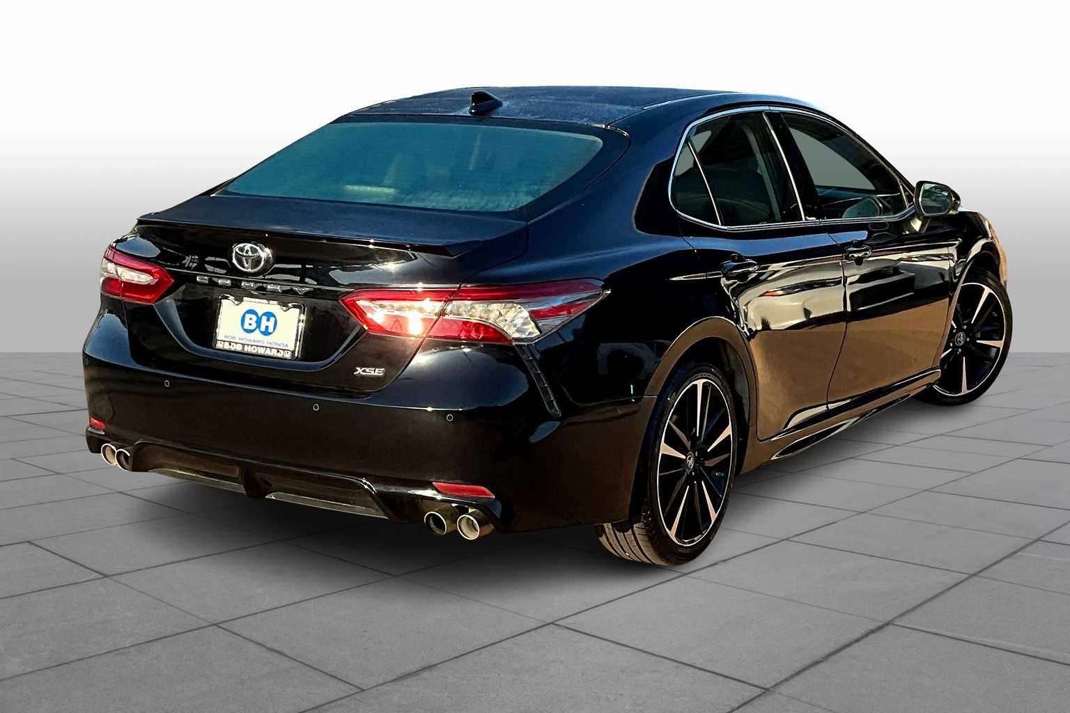 2019 Toyota Camry XLE V6 photo 11