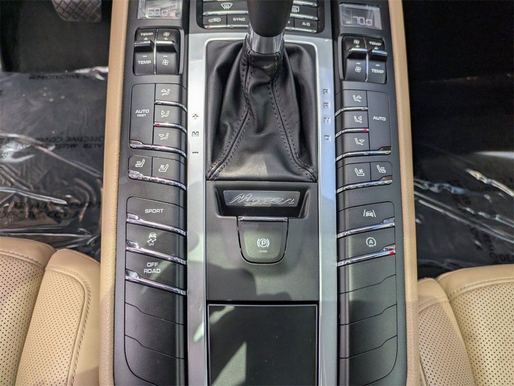 2020 Porsche Macan Base photo 24
