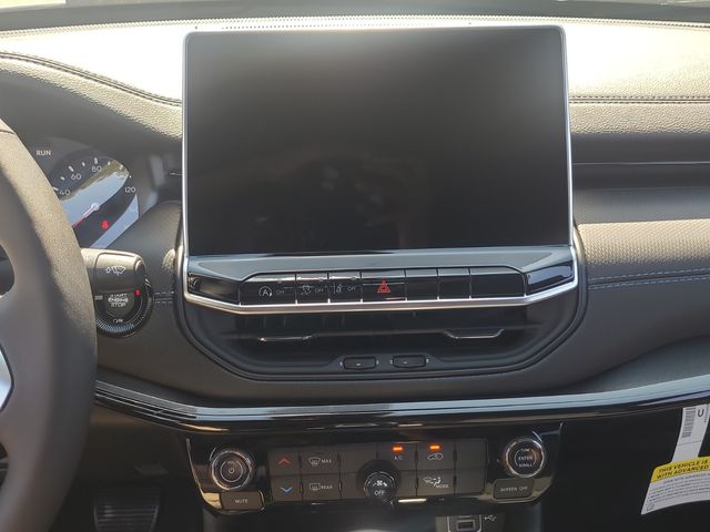 2026 Jeep Compass Latitude photo 11