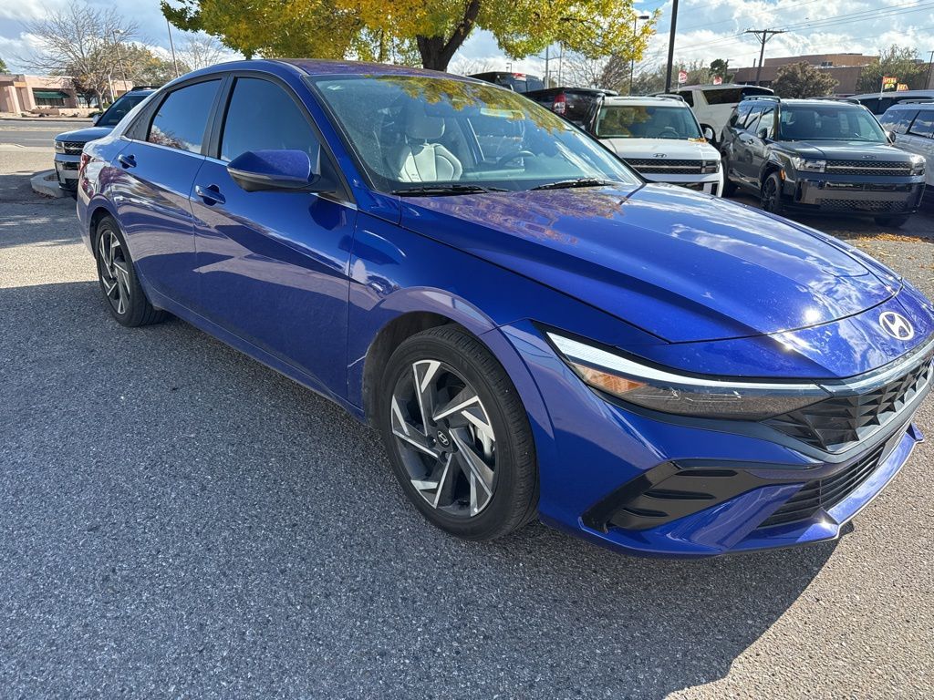 2024 Hyundai Elantra Limited photo 4
