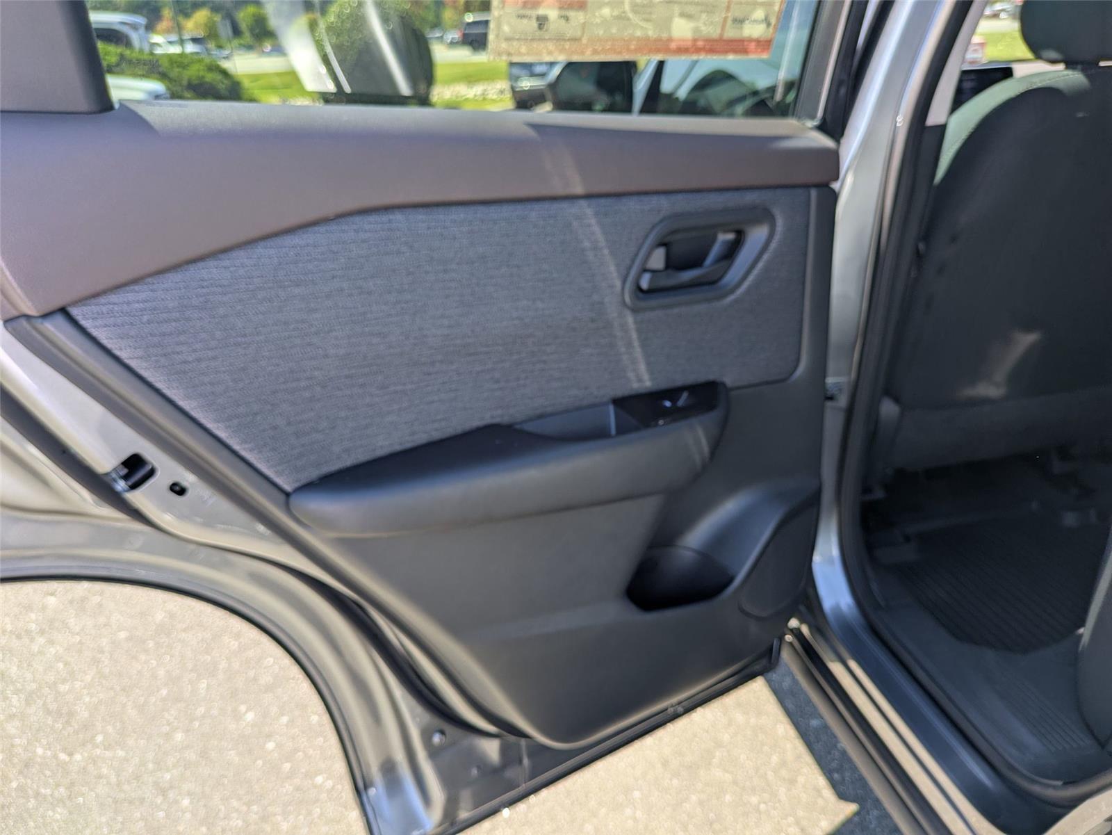 2023 Nissan Rogue S photo 21
