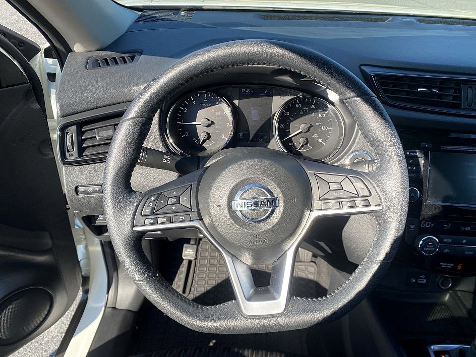 2019 Nissan Rogue SV photo 8