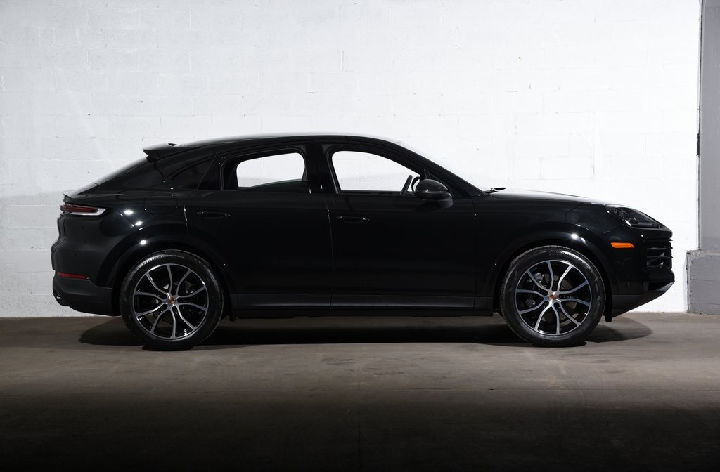 2025 Porsche Cayenne photo 8