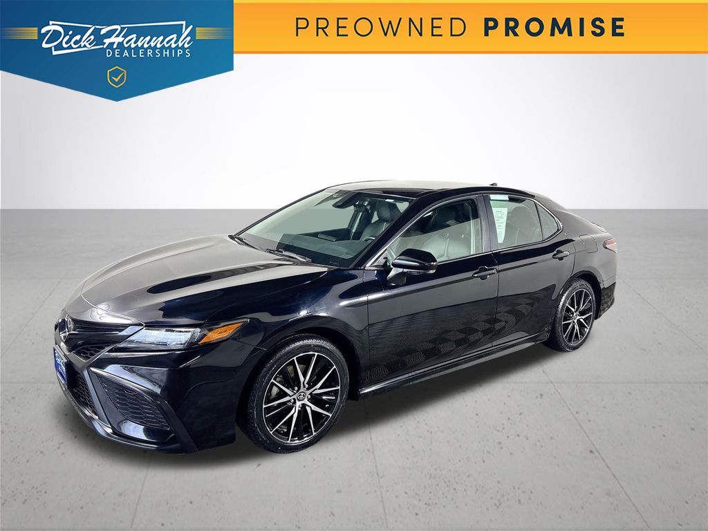 2024 Toyota Camry SE's photo
