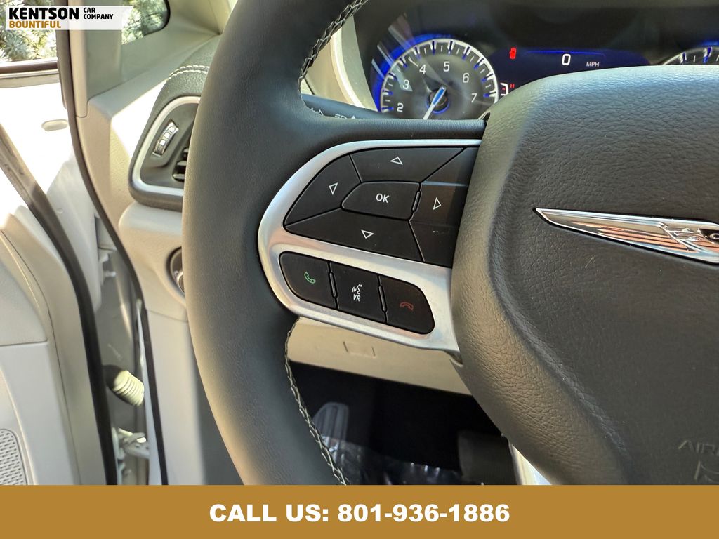 2024 Chrysler Pacifica Touring L photo 19