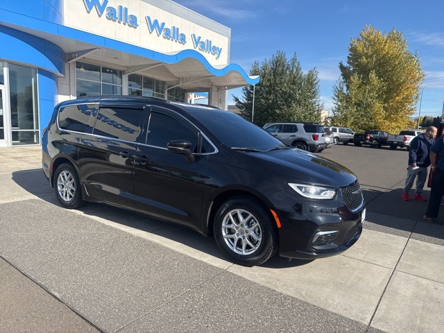 Used 2022 Chrysler Pacifica Touring L with VIN 2C4RC1BG5NR145417 for sale in College Place, WA