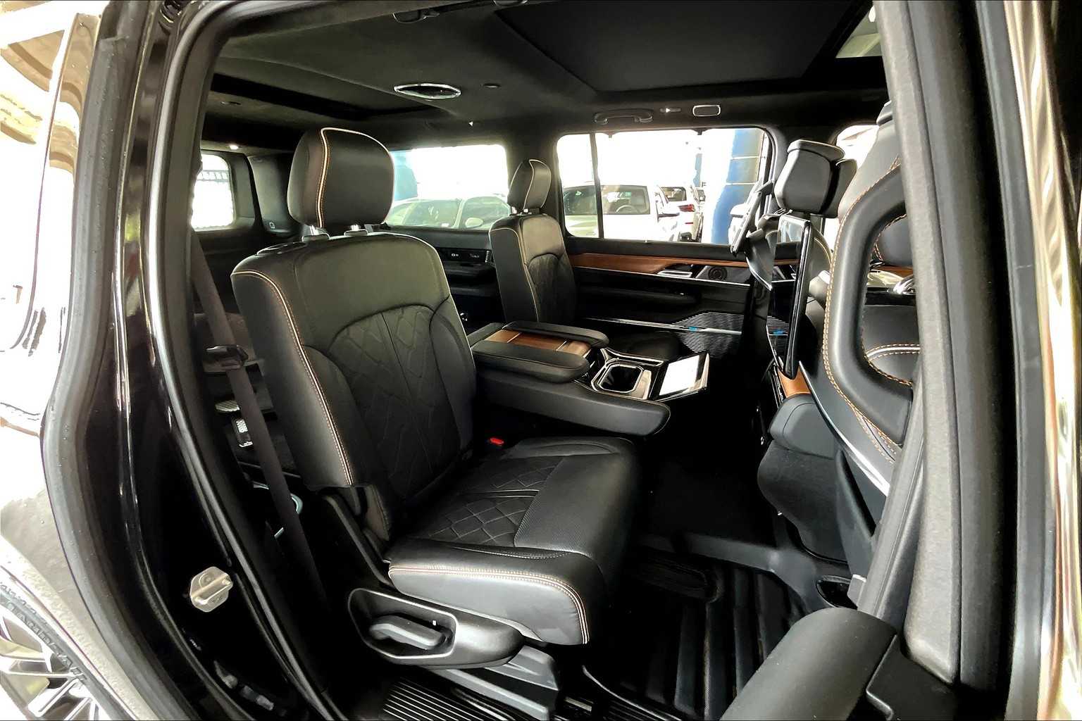 2024 Jeep Grand Wagoneer L III photo 18