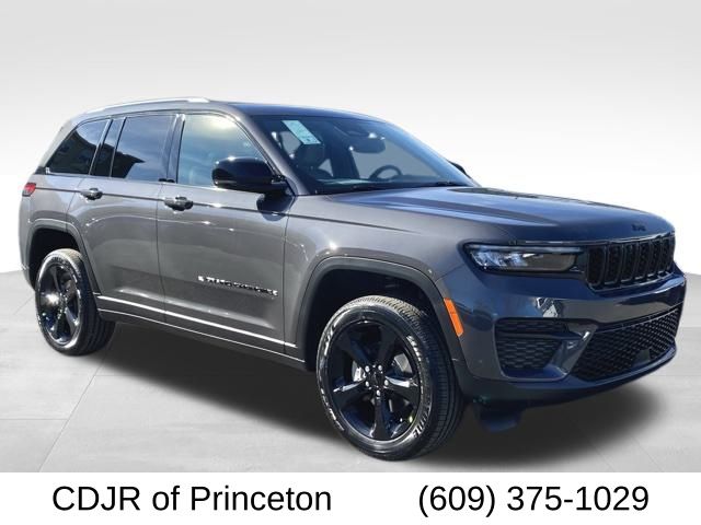 2025 Jeep Grand Cherokee Altitude's photo