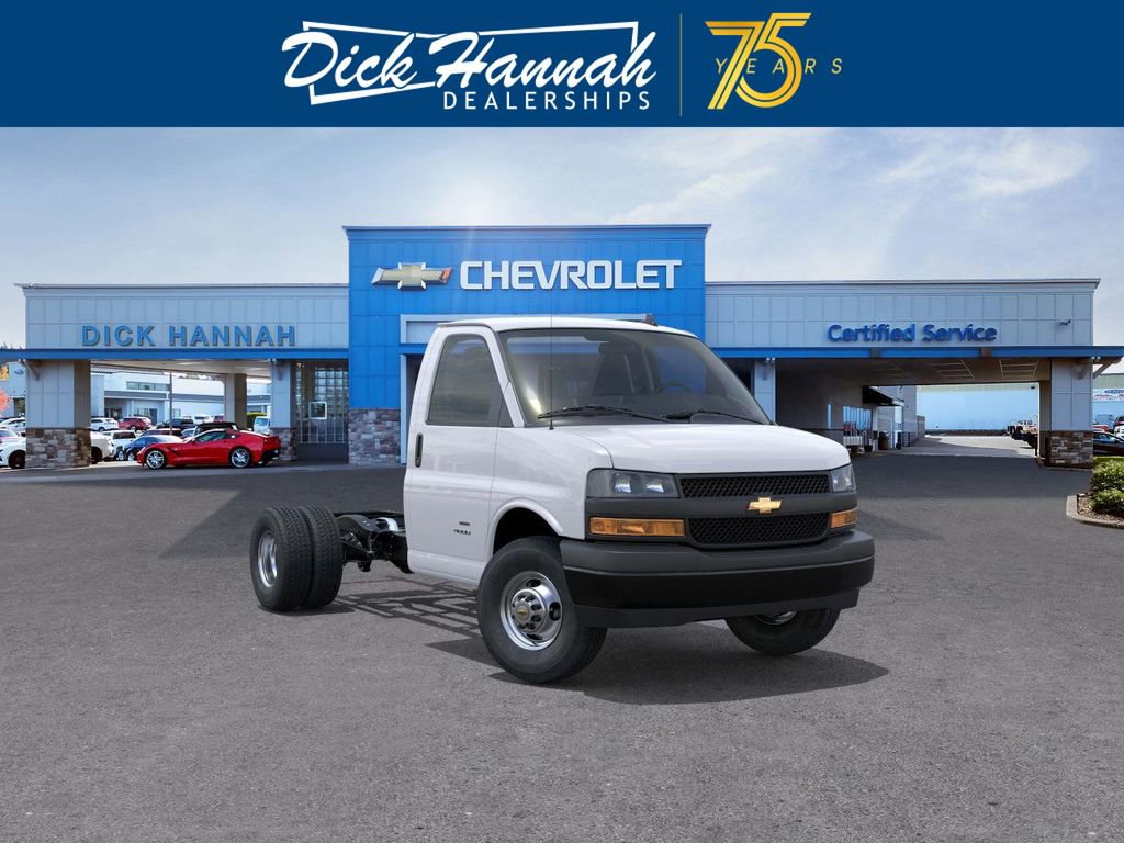 2025 Chevrolet Express Cutaway Base's photo