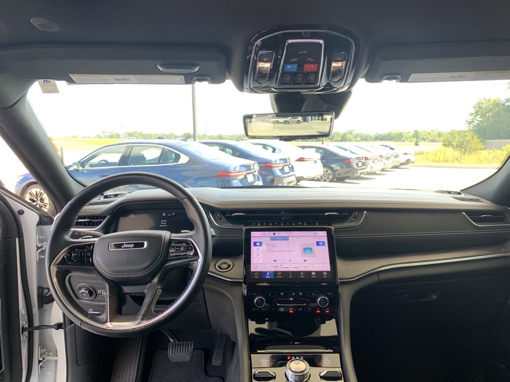 2022 Jeep Grand Cherokee Overland photo 16