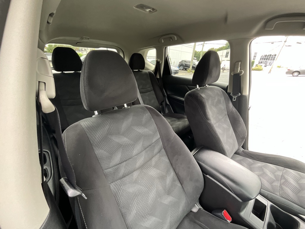 2014 Nissan Rogue SV photo 28