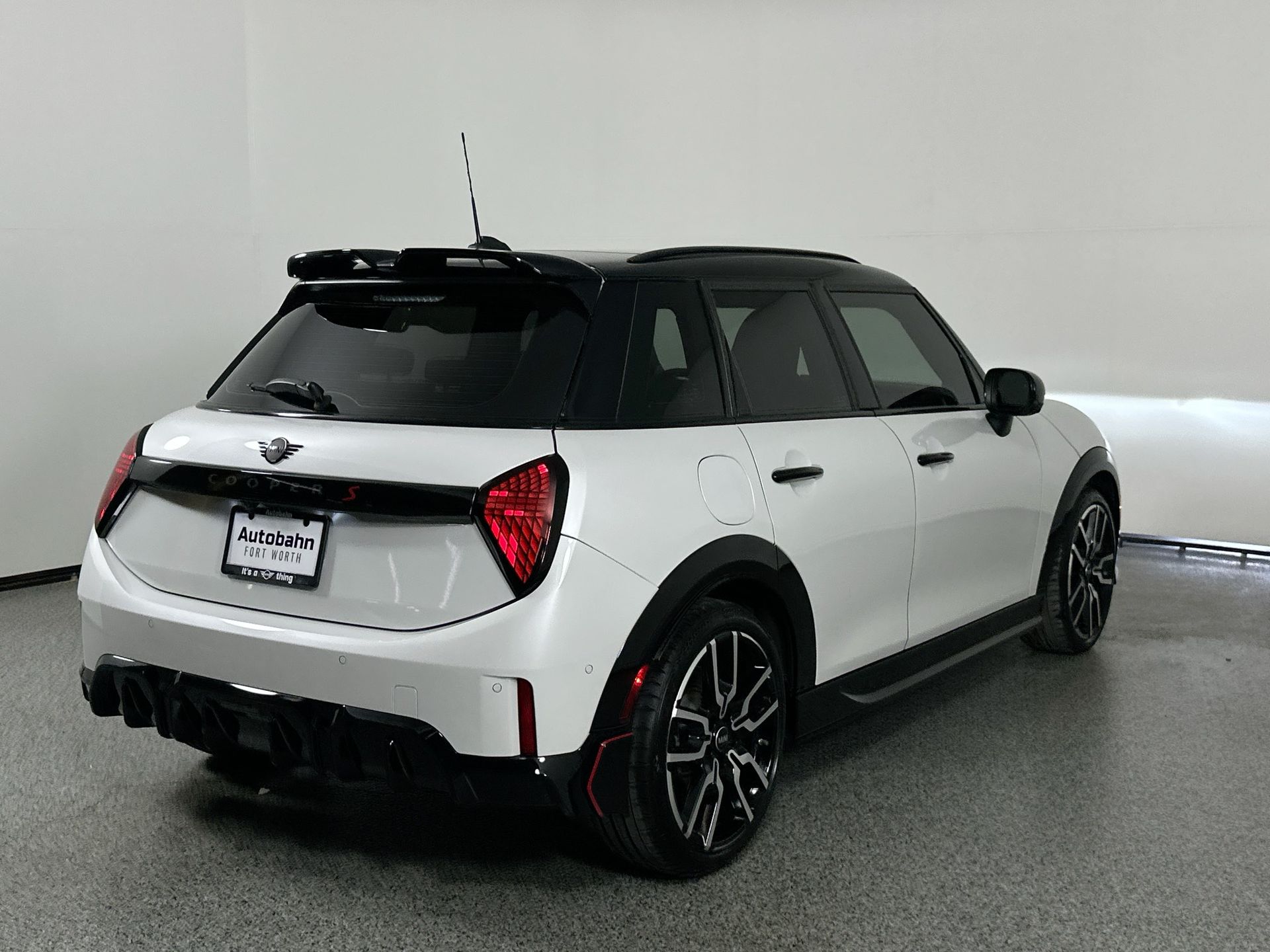 2025 Mini Cooper S Hardtop 4 Door photo 4