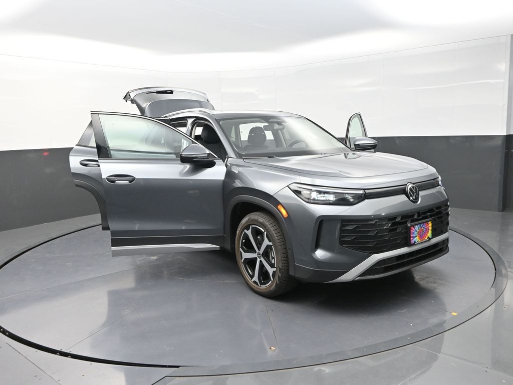 2025 Volkswagen Tiguan SE photo 25