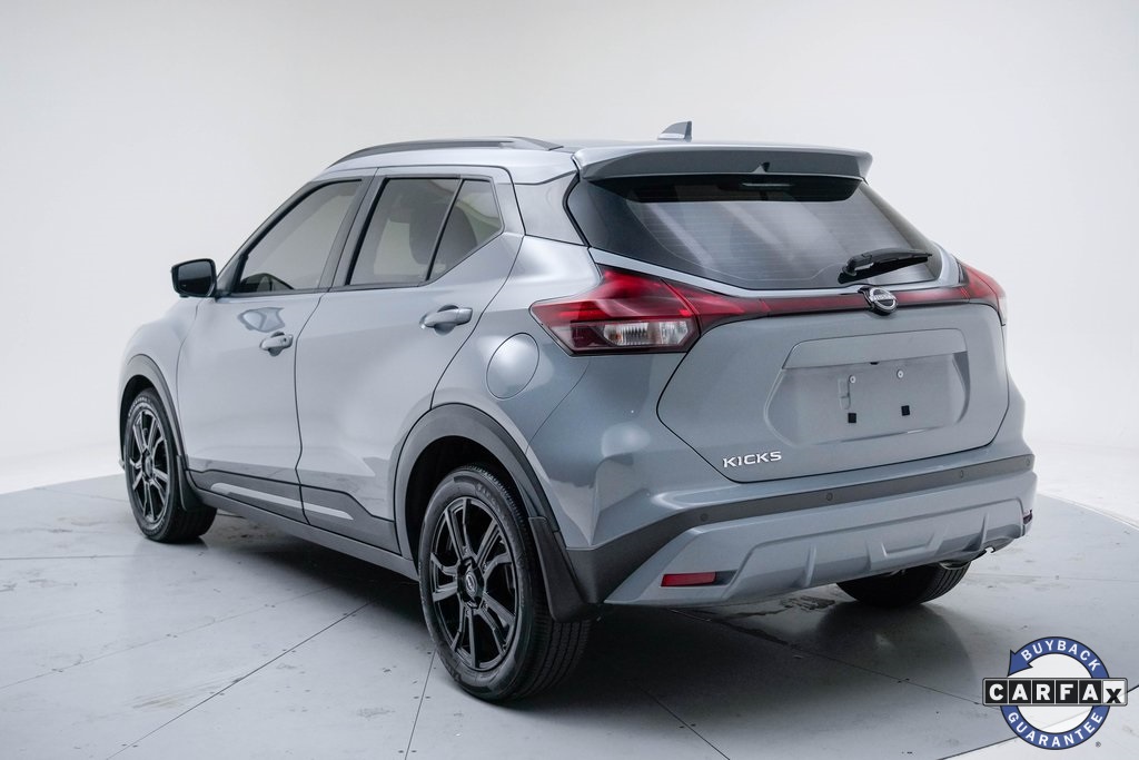 2022 Nissan Kicks SR photo 3
