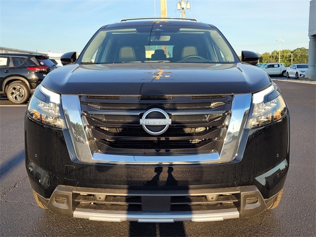 2025 Nissan Pathfinder Platinum photo 3