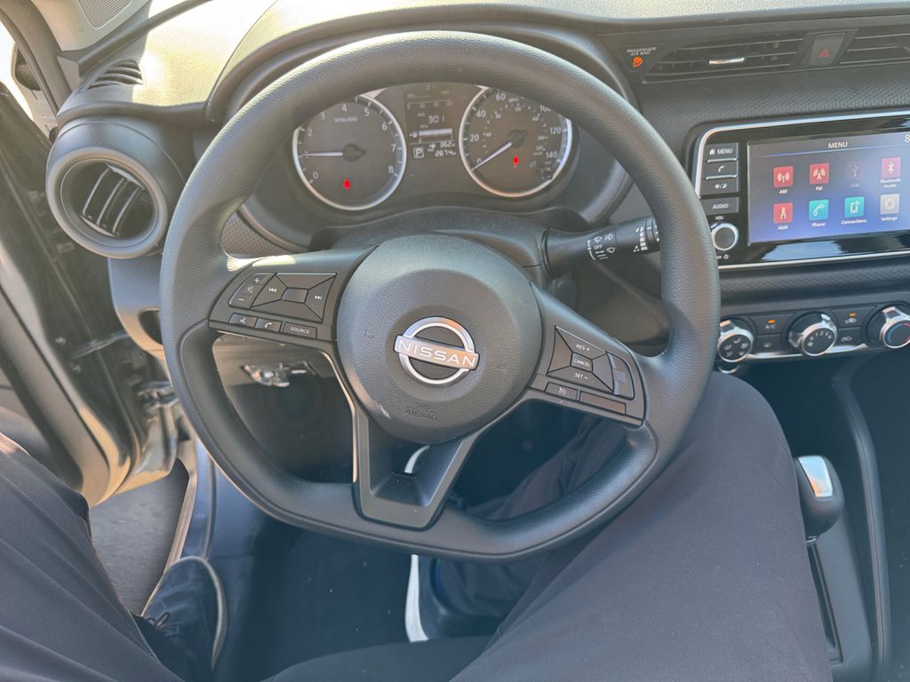 2025 Nissan Kicks Play S photo 9