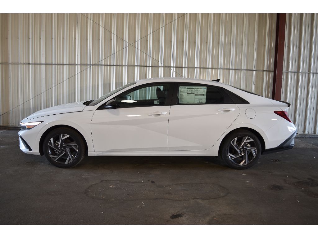 2025 Hyundai Elantra SEL Sport photo 4