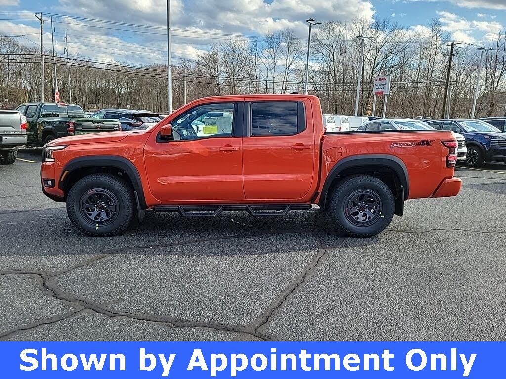 2025 Nissan Frontier PRO-4X photo 2