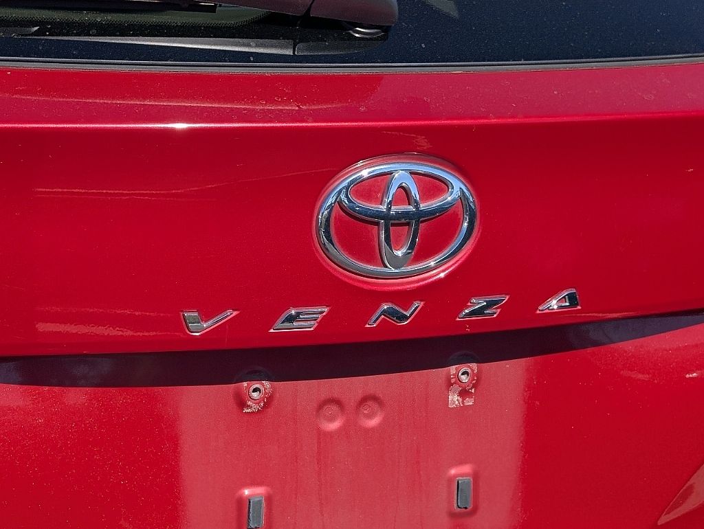 2011 Toyota Venza Base photo 2