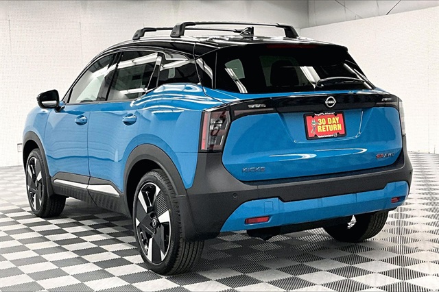 2025 Nissan Kicks SR photo 3