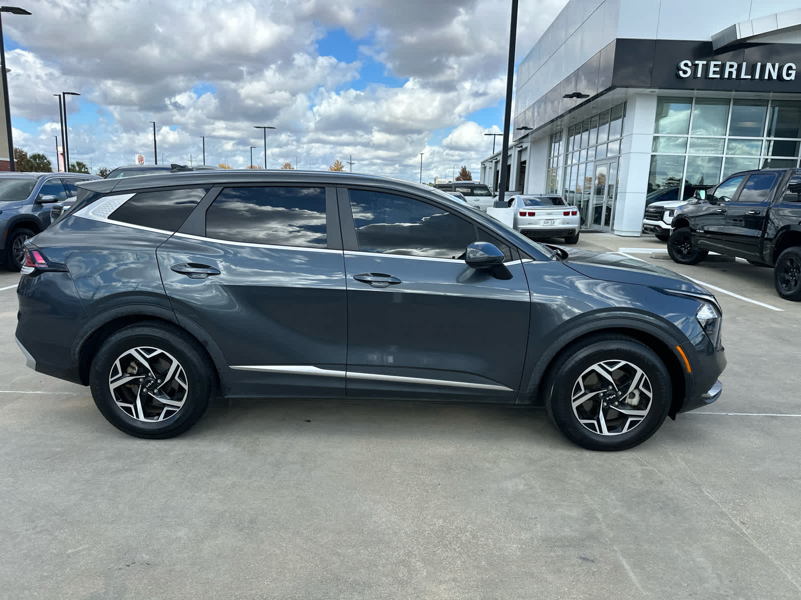 2023 Kia Sportage LX's photo