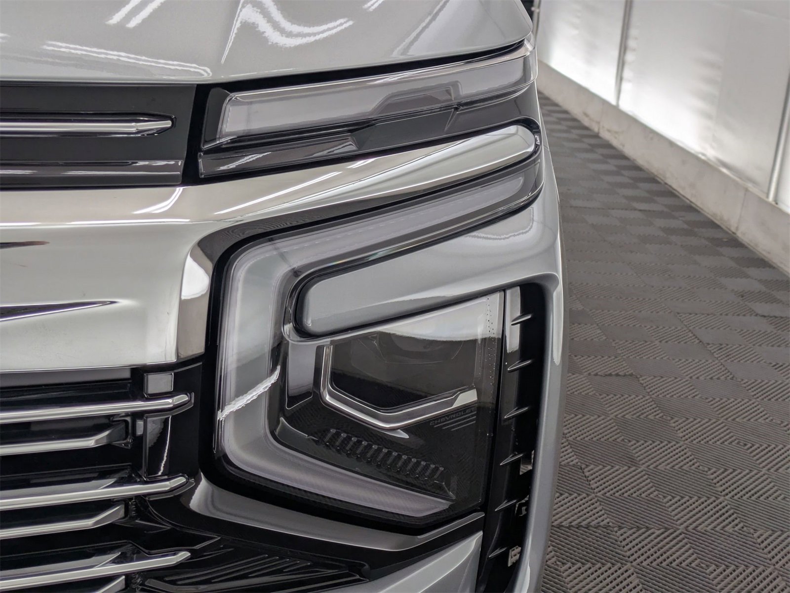 2025 Chevrolet Suburban Premier photo 10