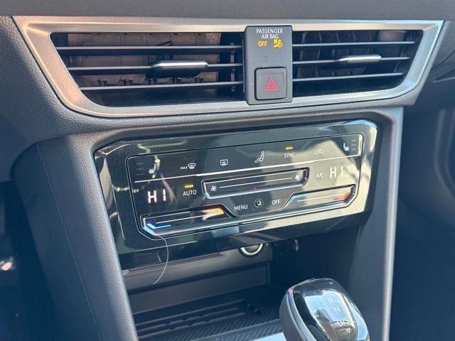 2025 Volkswagen Taos SE photo 14