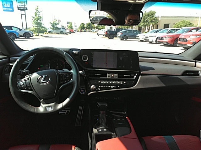 2022 Lexus ES 300h F SPORT photo 3
