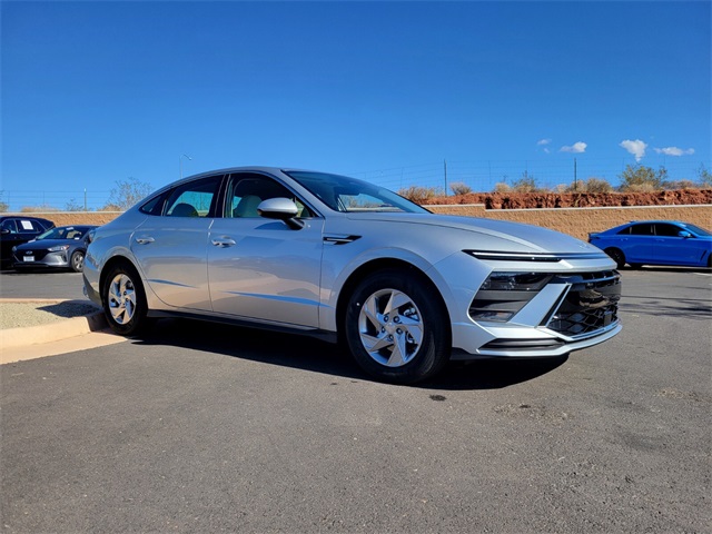2025 Hyundai Sonata SE photo 2