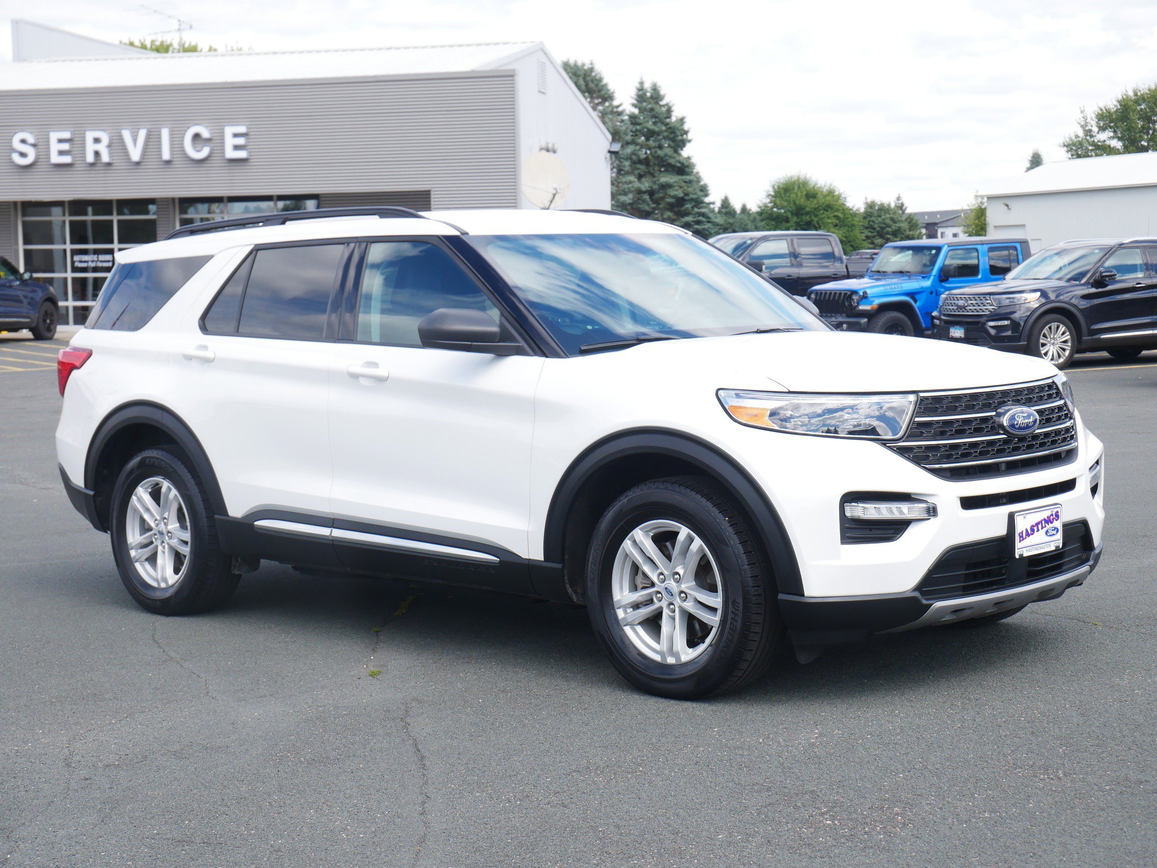 2023 Ford Explorer XLT photo 2