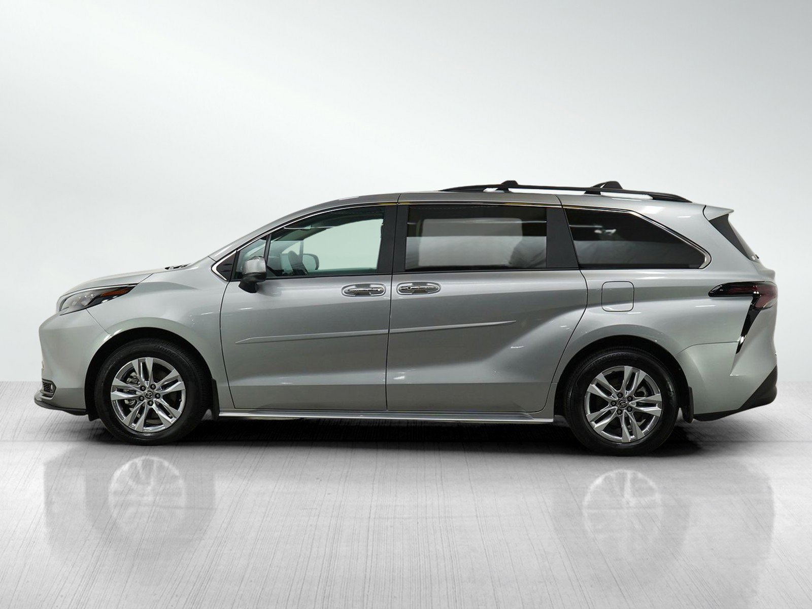 Used 2025 Toyota Sienna XLE with VIN 5TDJSKFC3SS175239 for sale in Bloomington, Minnesota