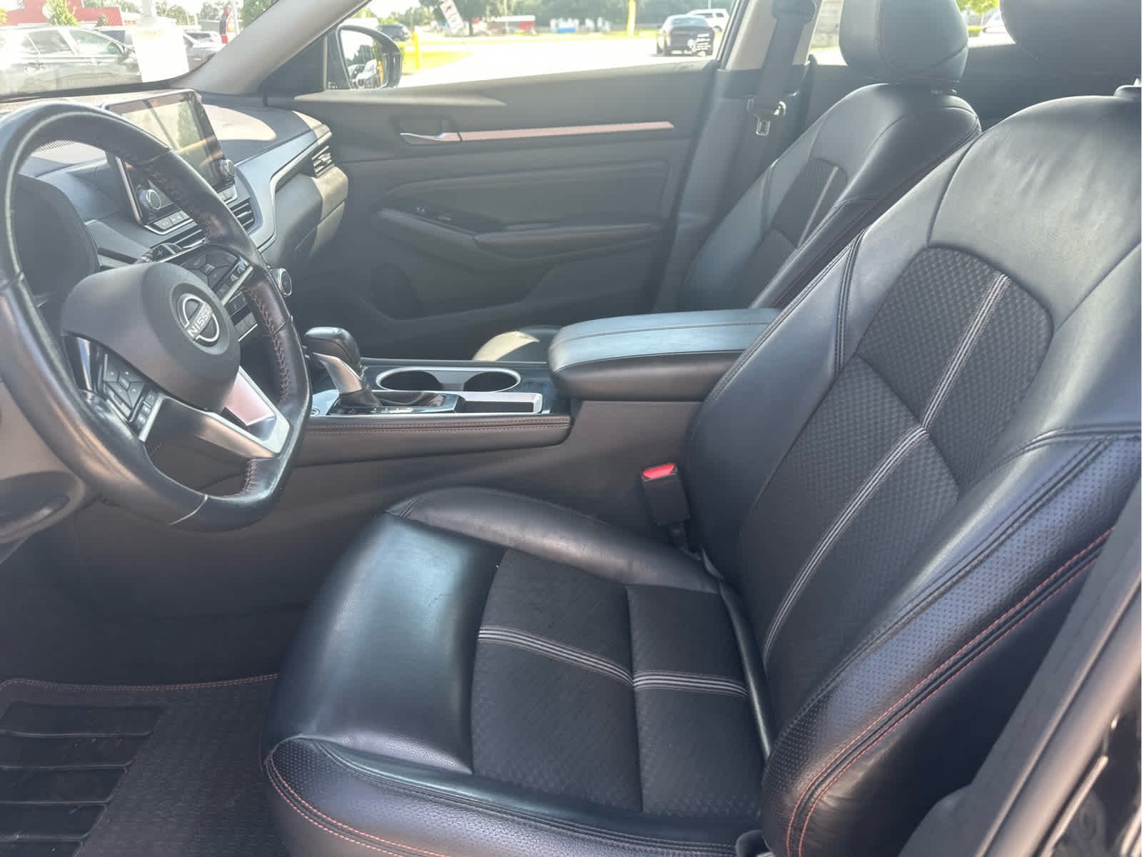 2023 Nissan Altima 2.5 SR photo 8