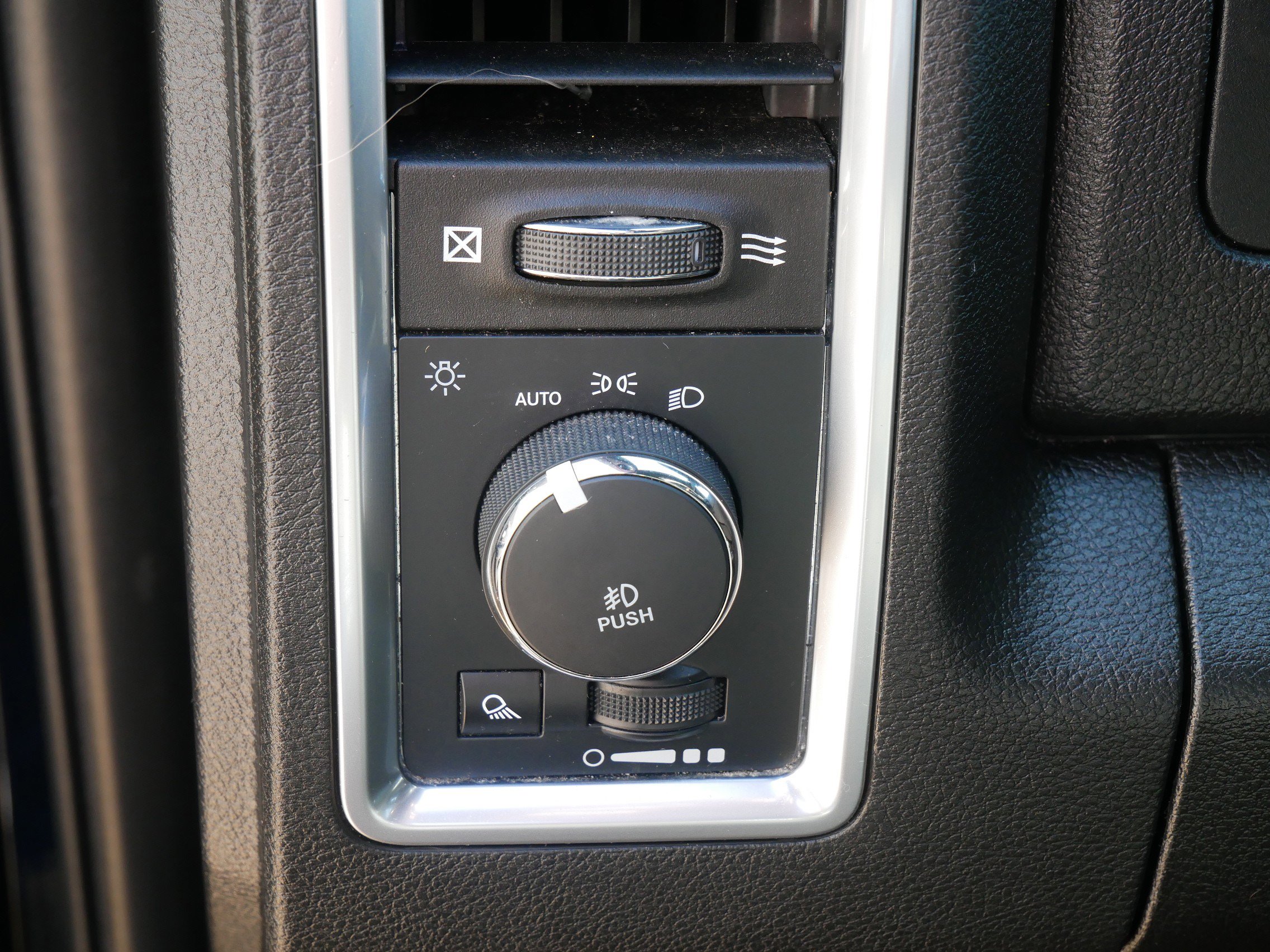 2022 Ram 1500 Classic Warlock photo 18