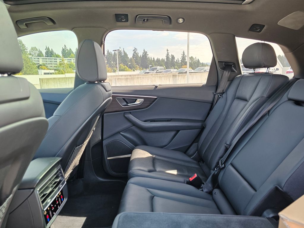 2022 Audi Q7 55 Prestige photo 19