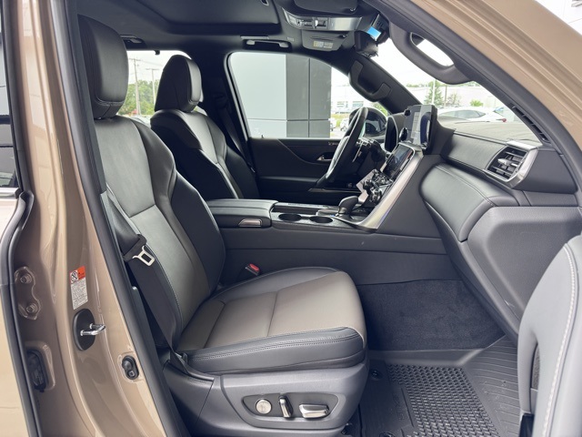 2025 Lexus LX photo 8