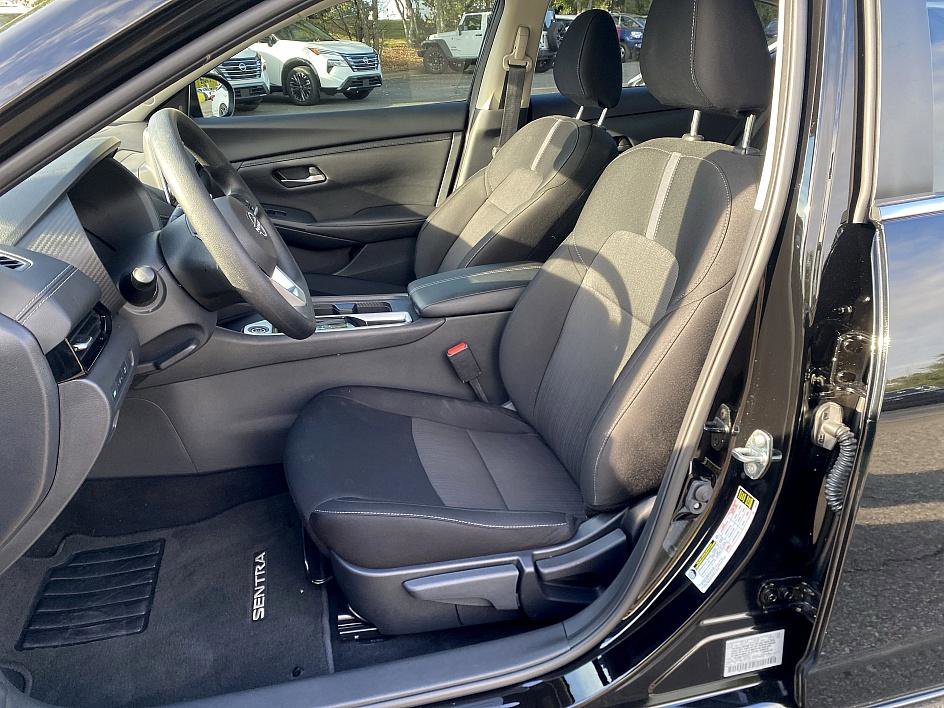 2025 Nissan Sentra SV photo 12