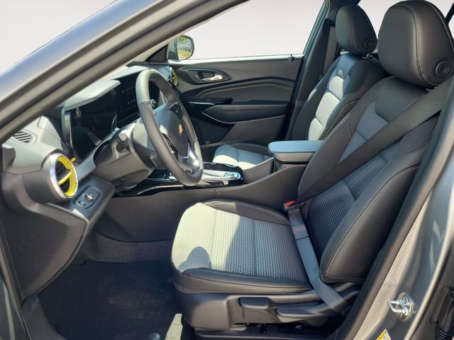 2025 Chevrolet Trax LT photo 10