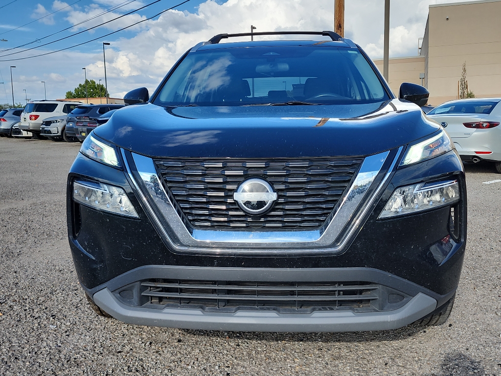 2022 Nissan Rogue SV photo 2