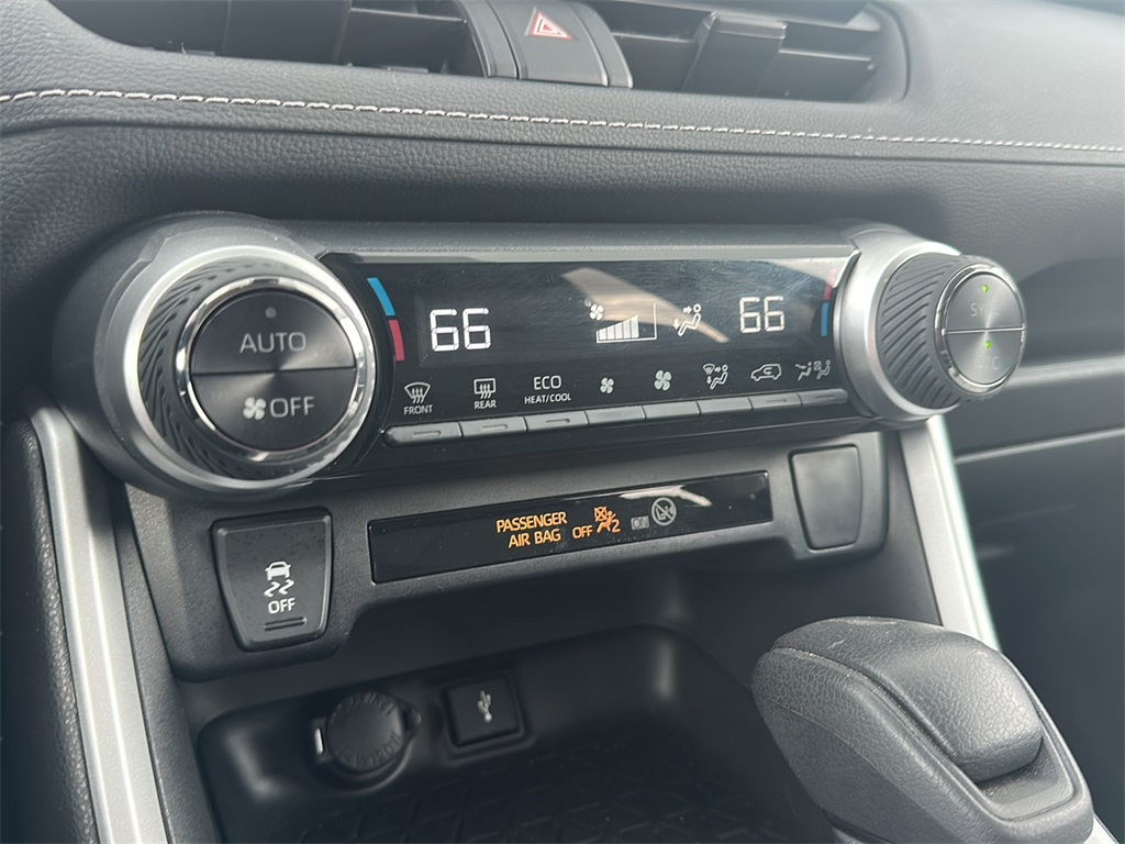2021 Toyota RAV4 Hybrid XLE photo 18