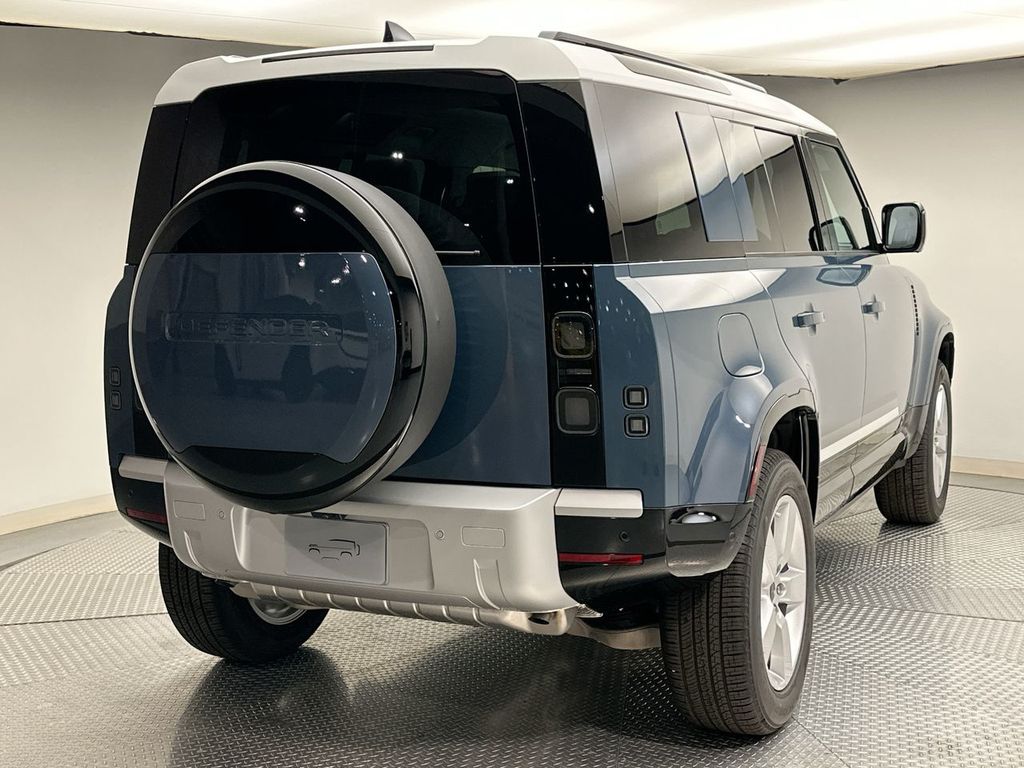 2026 Land Rover Defender 110 photo 2