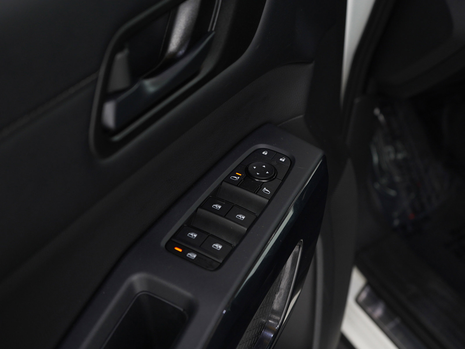 2024 Nissan Pathfinder SV photo 16