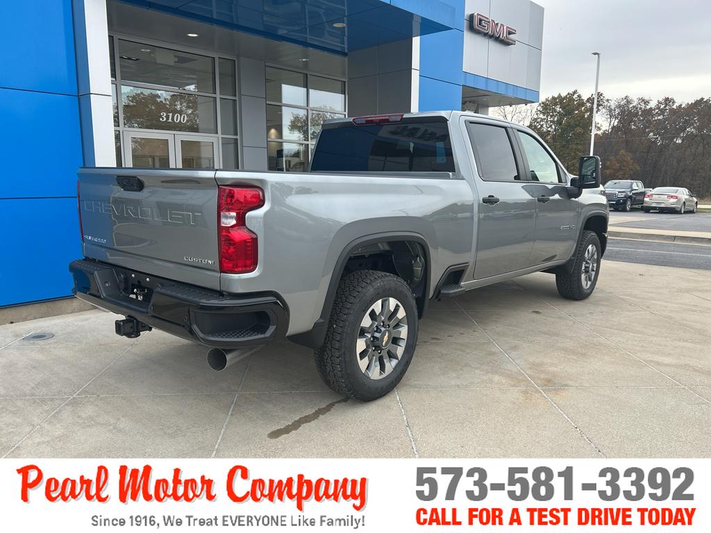 2026 Chevrolet Silverado 2500HD Custom photo 4