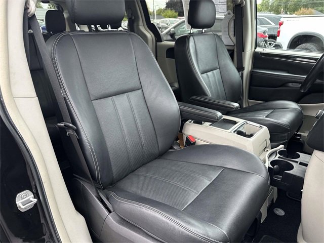 2014 Chrysler Town & Country photo 17