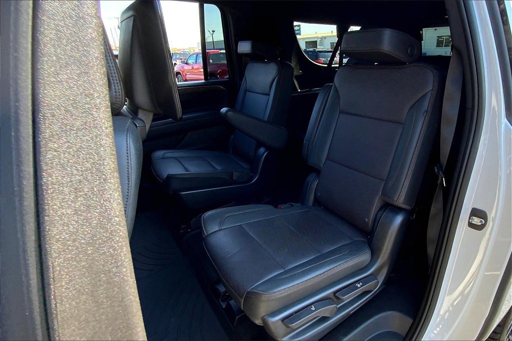 2023 Chevrolet Suburban High Country photo 25