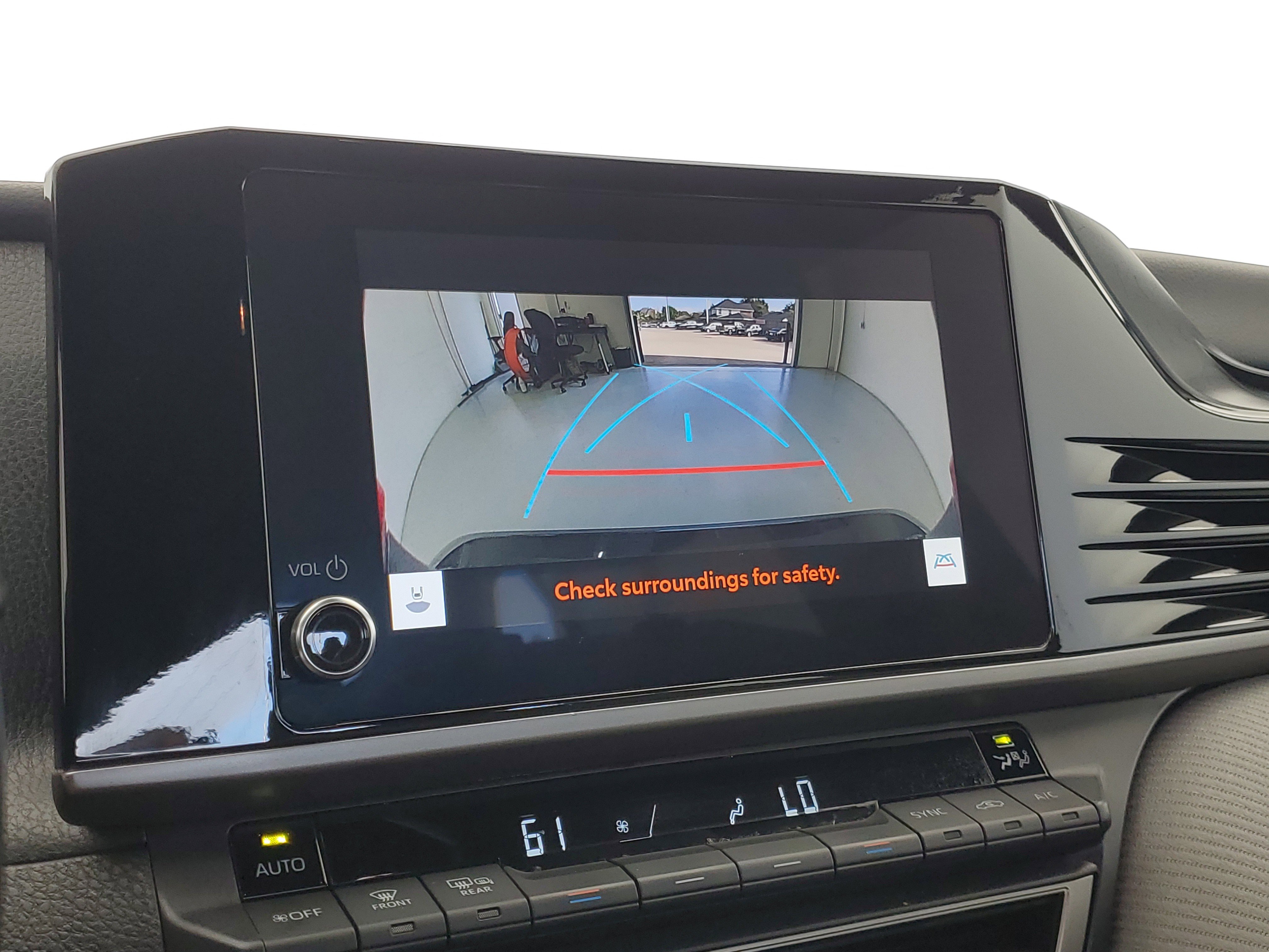 2025 Toyota Camry SE photo 4